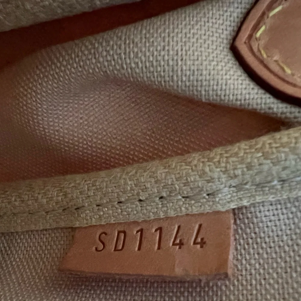 Authentic Louis Vuitton Favorite PM in Damier Azur Canvas - Picture 12 of 16